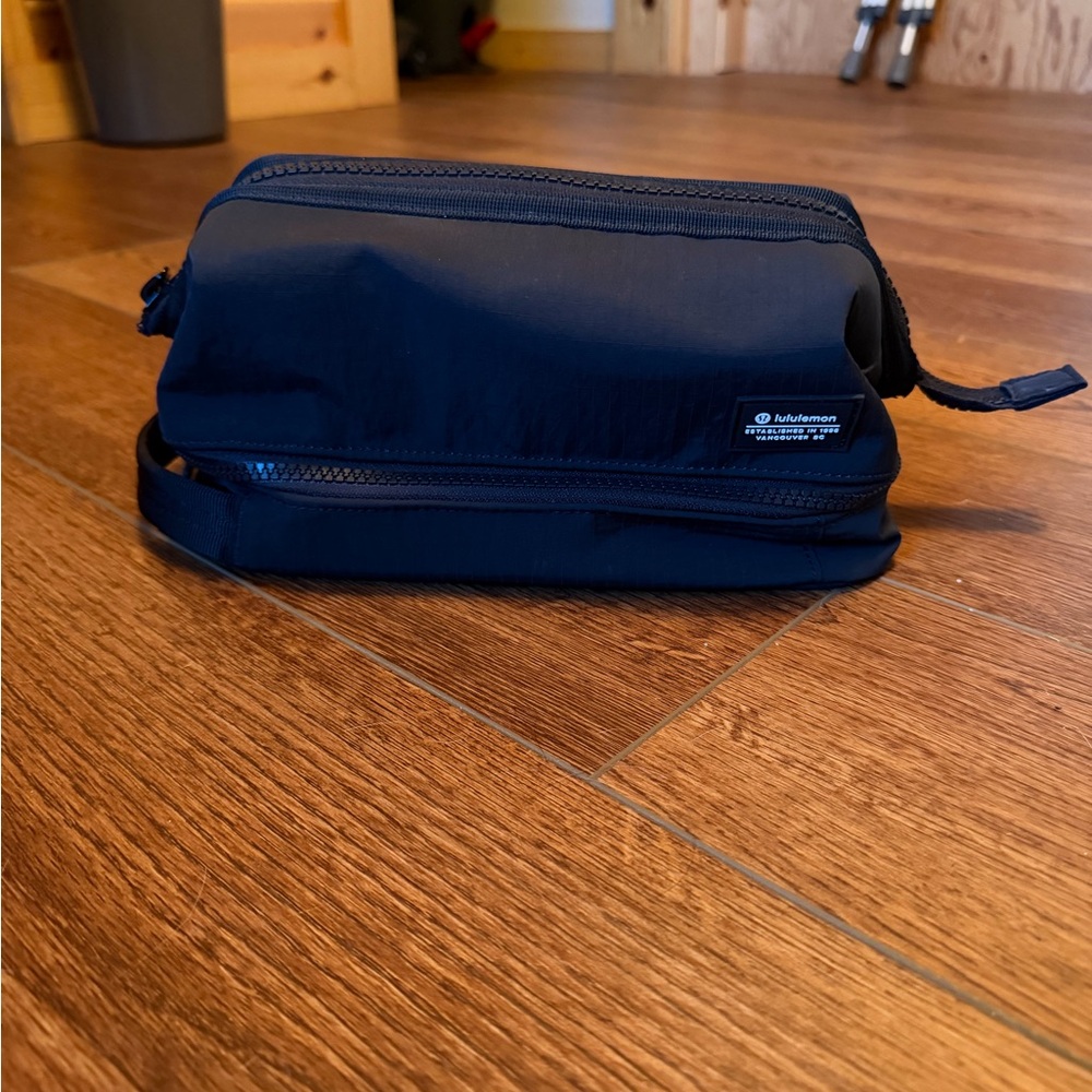 Lululemon Athletica  black makeup bag